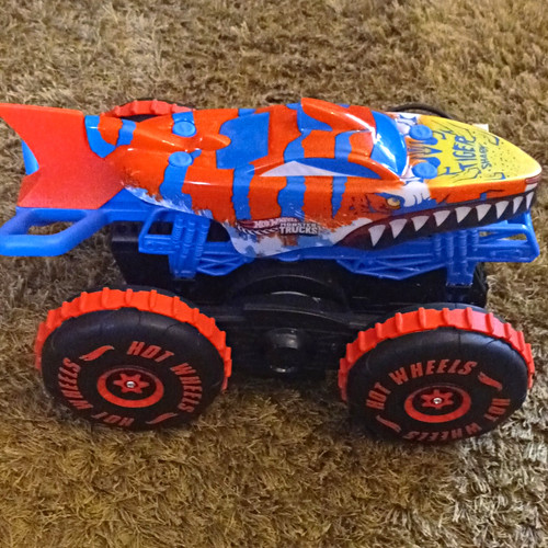 Hot wheels tiger shark - hot,